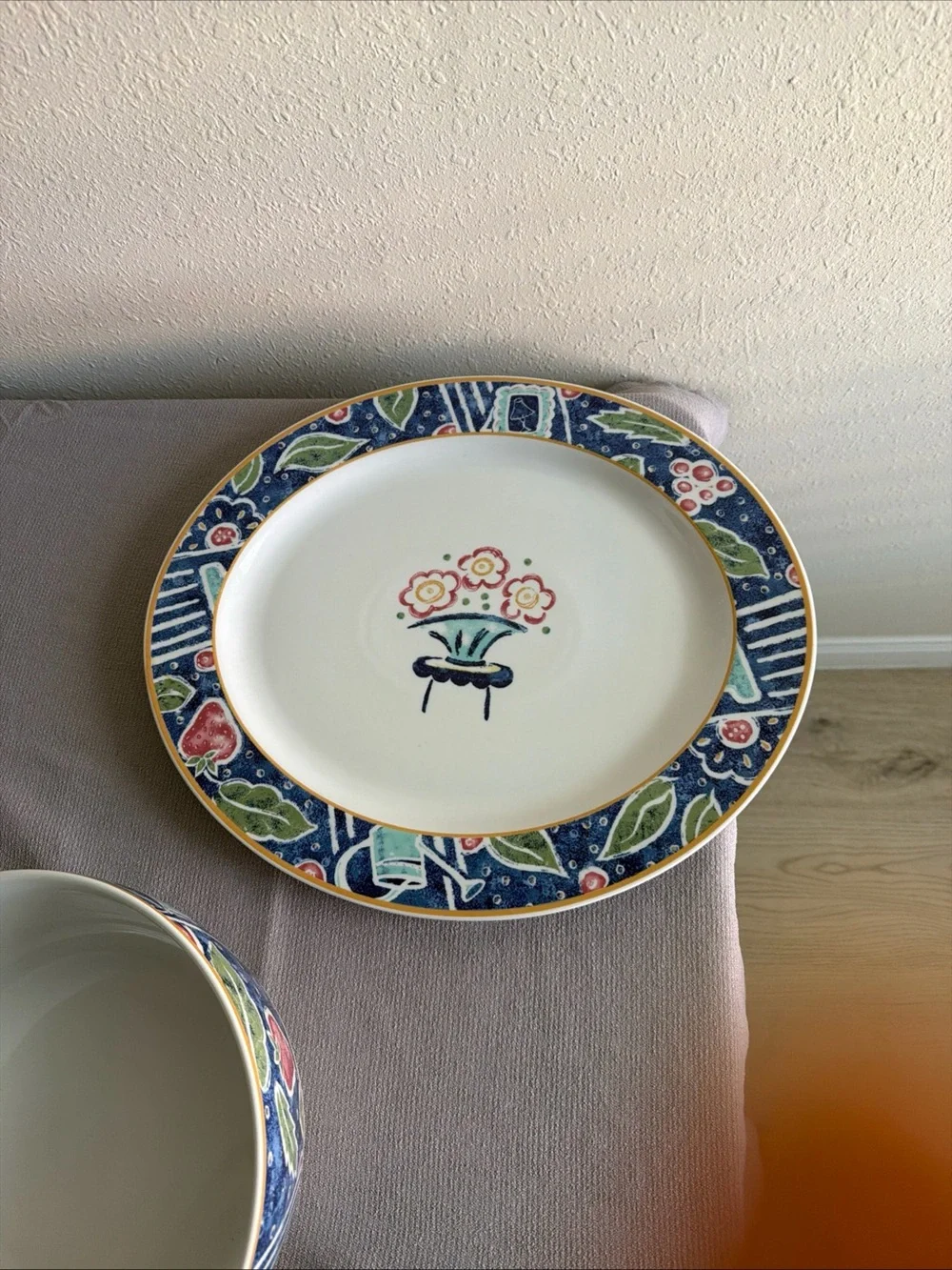 Pfaltzgraff Navy Floral Border Dinner Plate with Gold Trim